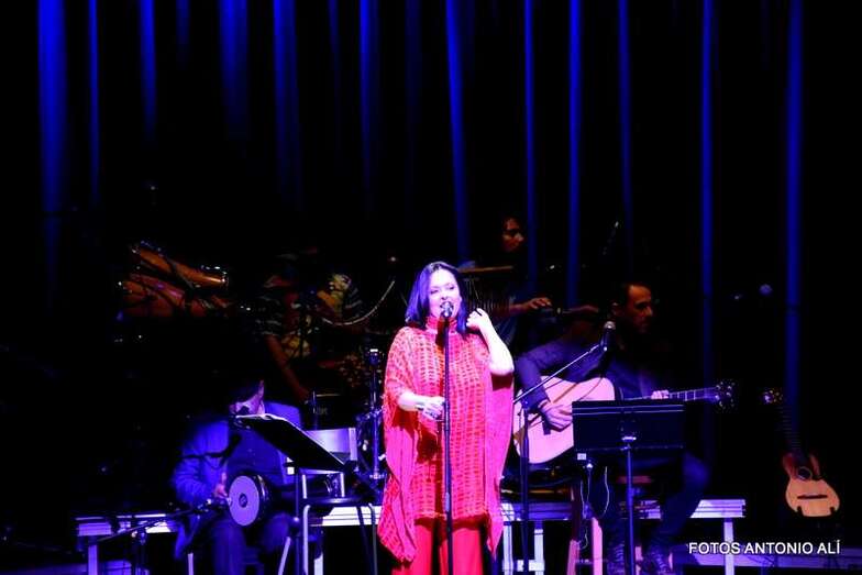 Momento de la actuación de anoche en el Teatro de Telde (Foto TA)